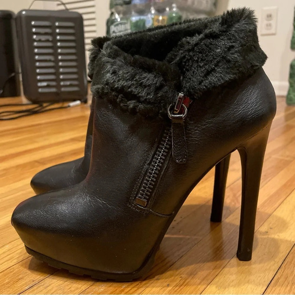 Guess IVORIE Black Leather Faux Fur Trim Booties Women’s Size 9 - Picture 8 of 16